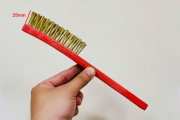 BÀN CHẢI CÁN NHỰA ĐỎ SỢI CƯỚC THÉP 313